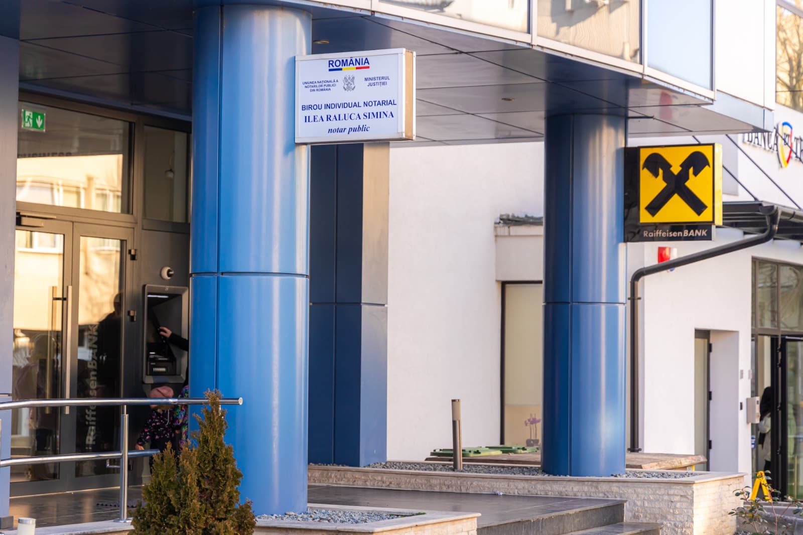Clădirea în care se află biroul notarului Raluca Ilea, vedere frontală.